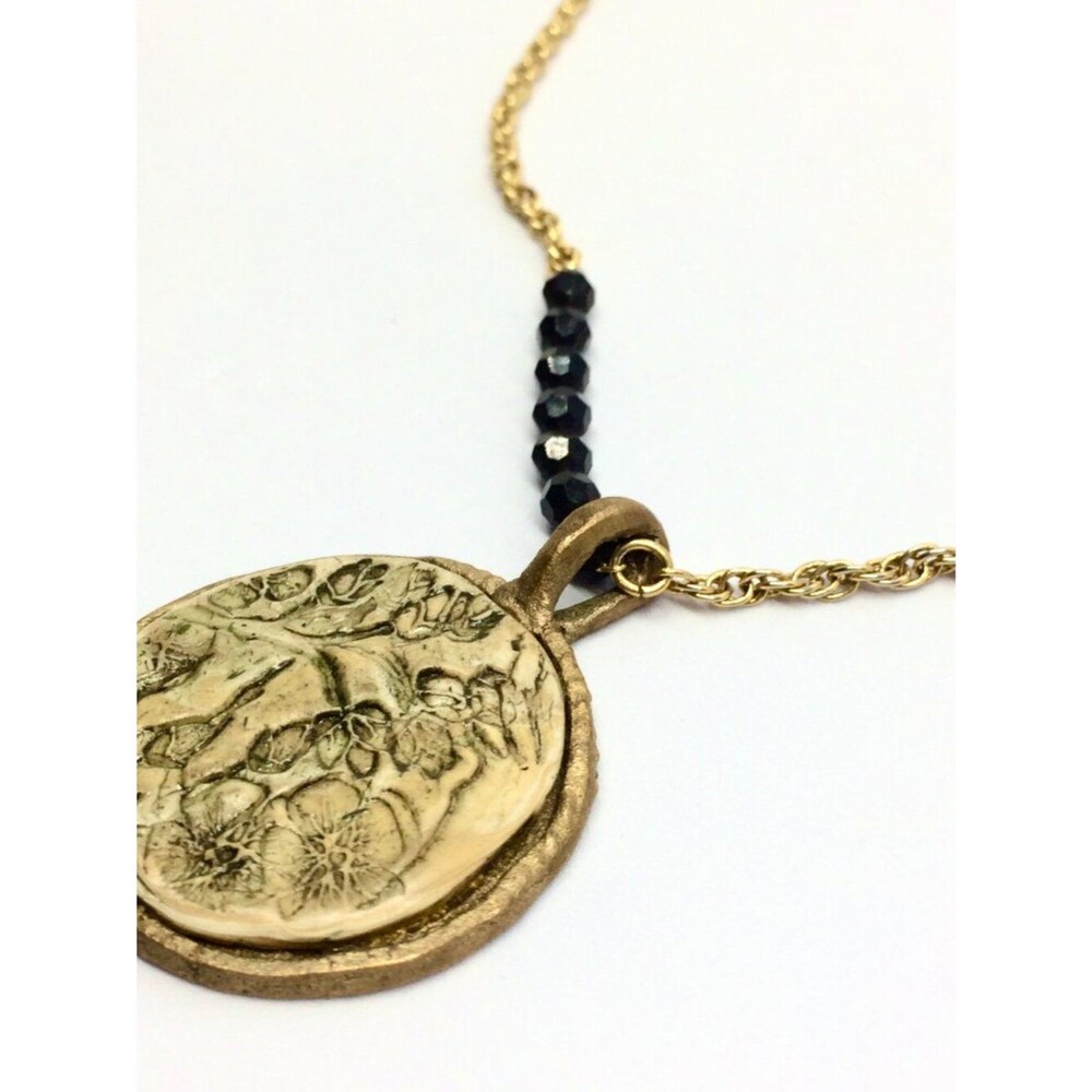 VINTAGE ARTISAN NECKLACE Gold Tone Chain Black Beads Floral Medallion Pendant - Picture 7 of 12